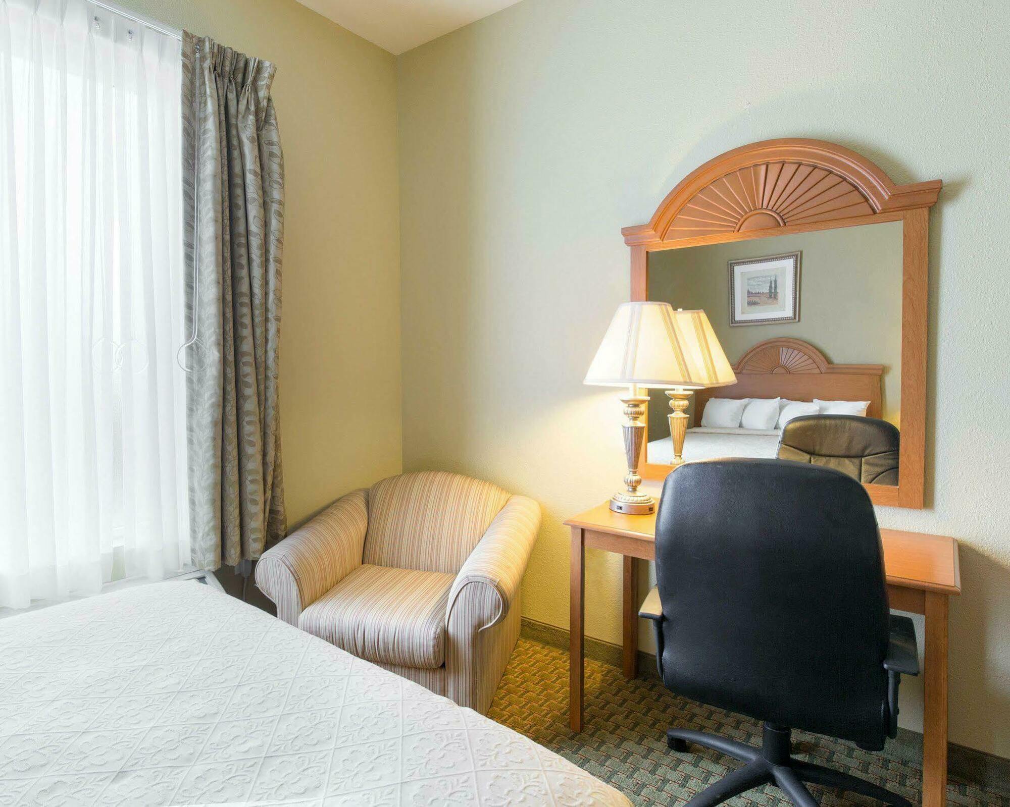 Sonesta Essential La Porte Exterior photo