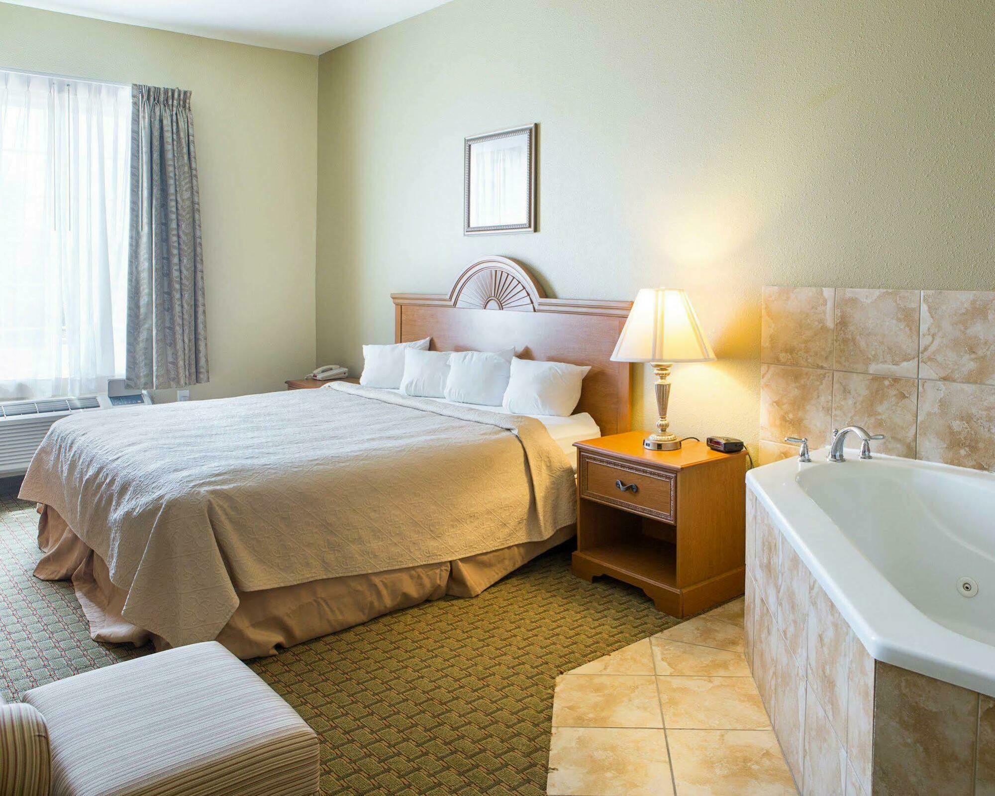 Sonesta Essential La Porte Exterior photo